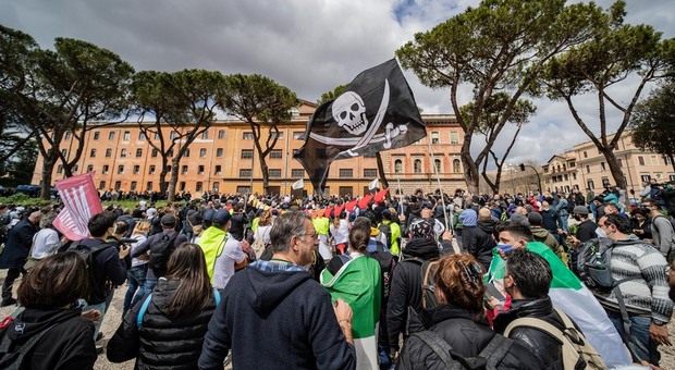 Roma, protesta al Circo Massimo: centro blindato, delegazione a Palazzo Chigi