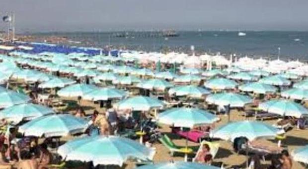 Rimini, turista travolta dalle onde muore a 45 anni
