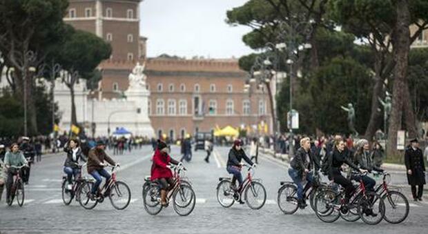 Roma, blocco del traffico: stop alla circolazione delle auto per la domenica ecologia: orari, mappa, chi può circolare