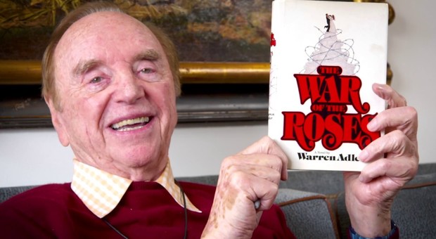 Morto Warren Adler, scrittore e drammaturgo autore della Guerra dei Roses