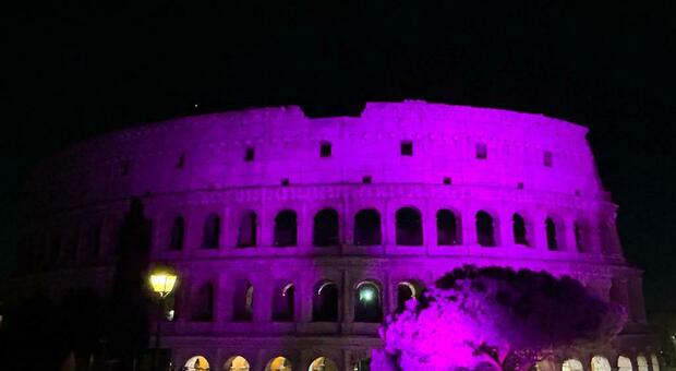 Tumore al seno, il mese della prevenzione accende il Colosseo