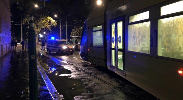 Roma, tram a rischio deragliamenti: emergenza binari sporchi