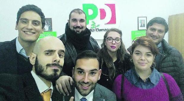 Napoli, l'accusa dei giovani dem: «Pd partito autoreferenziale, noi usati solo per i selfie»