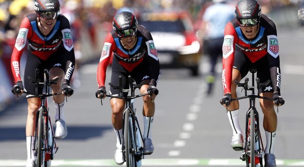 Tour de France, Van Avermaet conquista la maglia gialla. Ancora fischi per Froome