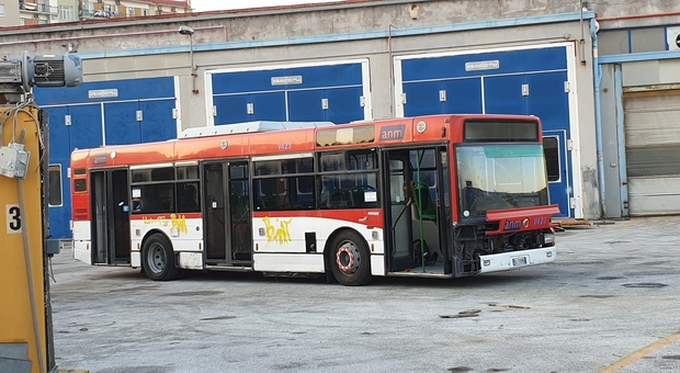Bus pericolosi a Napoli: nel deposito arrivano gli ispettori del Ministero