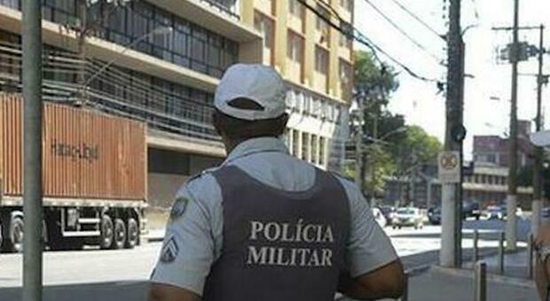 Elicottero si schianta su una strada nella città di San Paolo, morte quattro persone