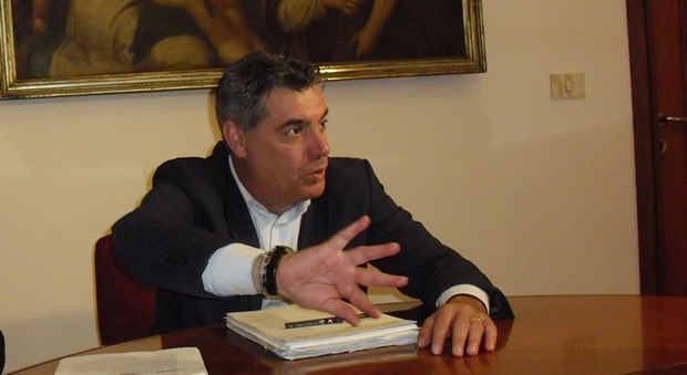 Bomba a Fano, il sindaco ringrazia i militari: «Hanno rischiato la vita»