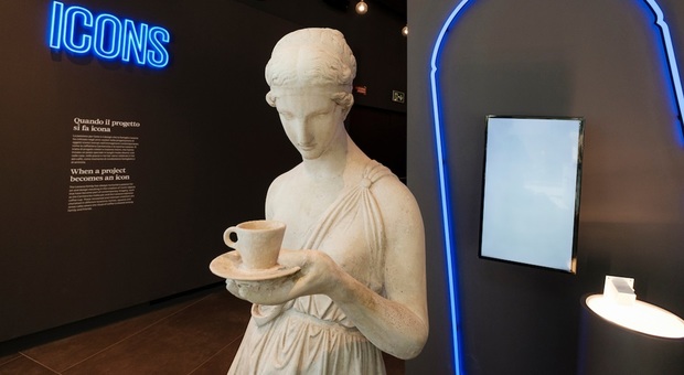Museo Lavazza, a spasso nelle sale tra caffè, figurine e calendari accompagnati dalla “tazzina interattiva”