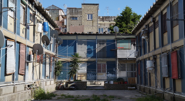 Napoli, bipiani in amianto di Ponticelli: i residenti chiedono l'atto per il diritto all'alloggio
