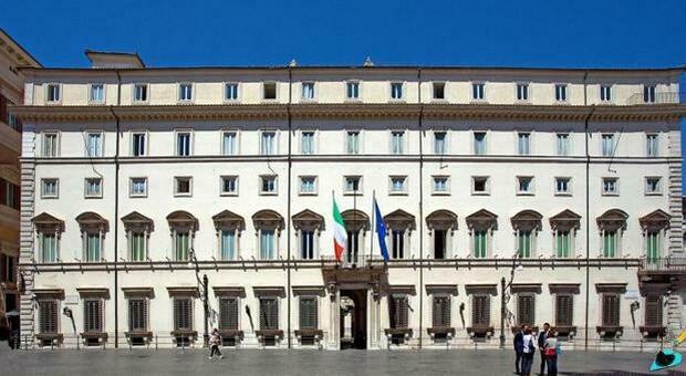 Dad in Campania, Palazzo Chigi avvisa il governatore: «Pronti a impugnare l'ordinanza»