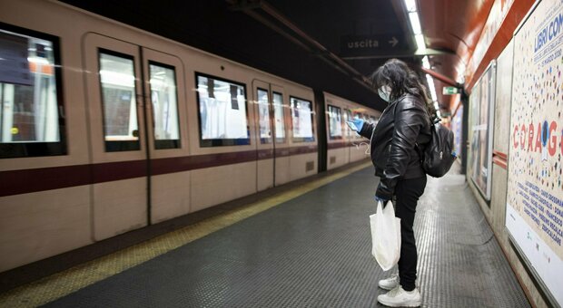 Roma, malore sulla Metro A: circolazione interrotta sulla tratta Ottaviano-Arco di Travertino