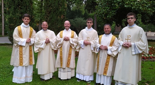 Sei seminaristi ordinati sacerdoti, due sono gmelli