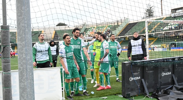 Beffa nel finale, Avellino-Messina 1-1: fischi per i calciatori biancoverdi