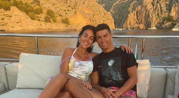 Georgina Rodriguez, dalla vita da copertina al dolore per la perdita del figlio: tutto sulla compagna di Cristiano Ronaldo