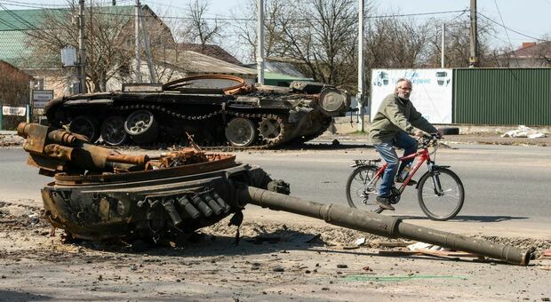 Ucraina, carri armati russi ko: nuovi guai per Putin, spunta il difetto della “scatola a sorpresa”