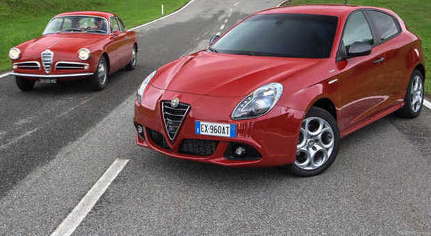 La nuova e la prima Giulietta dell'Alfa Romeo