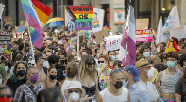 Pride, sfilata e polemiche: spaccatura tra gli organizzatori. La mappa con il percorso