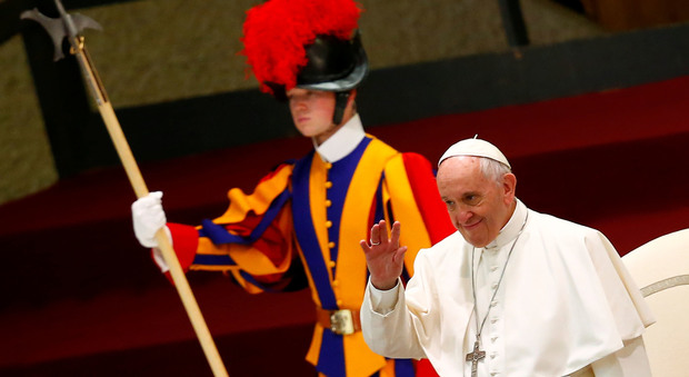 «Pastore premuroso e difensore degli ultimi», Papa Francesco benedice don Riboldi