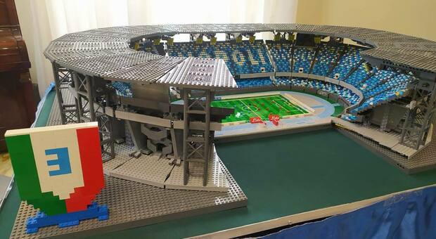 Stadio Maradona realizzato con i Lego