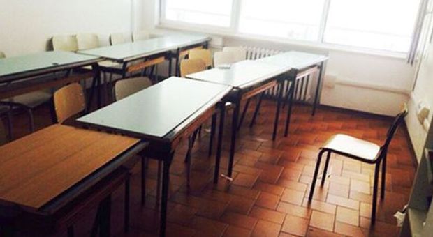 Senigallia, aula sgabuzzino la maestra resta senza cattedra