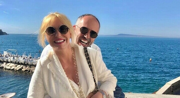 Antonella Clerici più innamorata che mai: vacanze a Sorrento con Garrone