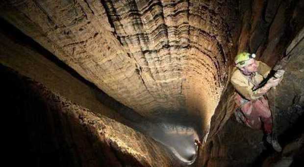 Georgia, la grotta Corvo è più la profonda del pianeta: duemila metri sotto terra - LE FOTO