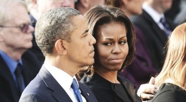 Obama e Michelle, coppia in crisi, la first lady vuole il divorzio: «Dormono in stanze separate»