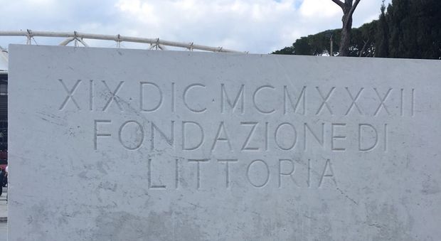 Foro Italico, l'iscrizione dedicata a Littoria con la data sbagliata