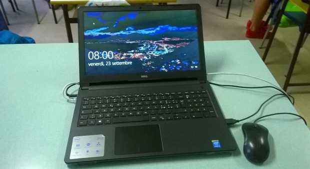 Raid a scuola nel Napoletano: rubati 21 computer portatili