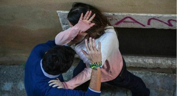 Milano, sequestra la fidanzata e la violenta per 5 ore: la donna salvata da sua sorella