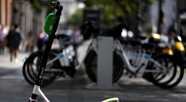 Lime si lancia in un nuovo mercato: guerra per biciclette e scooter elettrici