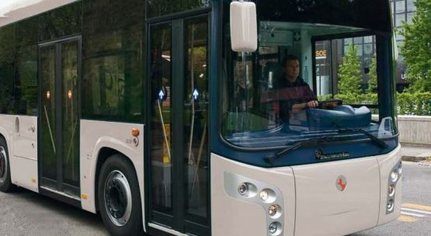 Fratelli d'Italia accusa Roma Tpl: «Bus senza assicurazione». Ma non è vero
