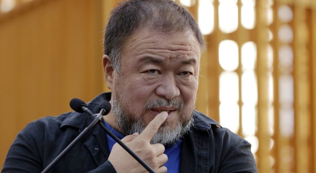 Ai Weiwei, l'artista cinese dissidente, denuncia: «Hanno demolito il mio studio a Pechino»