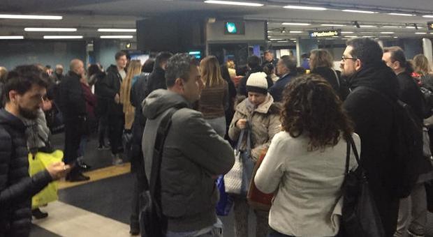 Napoli, odissea metropolitana: guasto tecnico, ferma la Linea 1