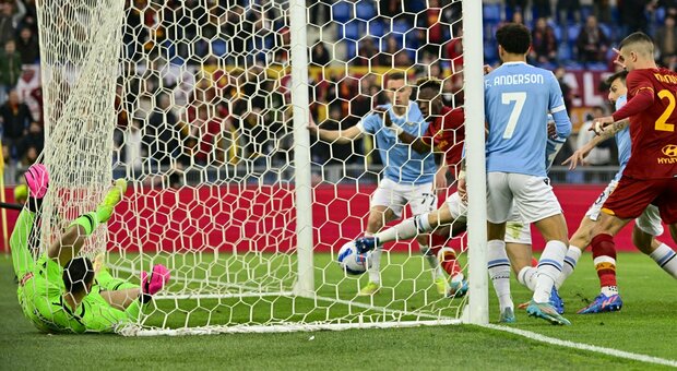 Roma-Lazio, Abraham in gol dopo 55 secondi: è il più veloce della storia del derby