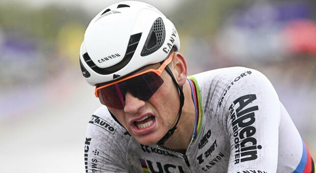 Parigi-Roubaix 2024, introdotta una variazione nel percorso: la reazione del campione del Mondo Van der Poel