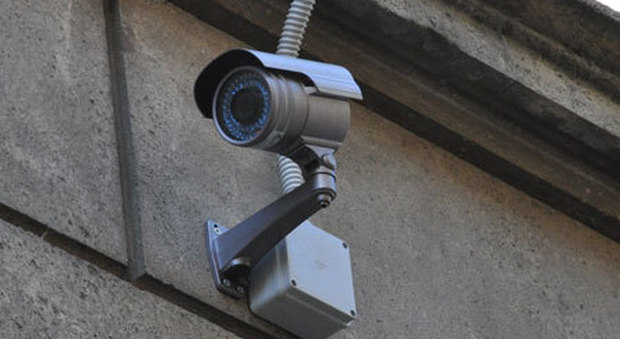 Accusato del furto di 15 telecamere dell'Asl Napoli 2 Nord: arrestato