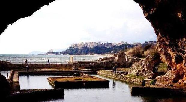 Veduta di Sperlonga dalla grotta di Tiberio