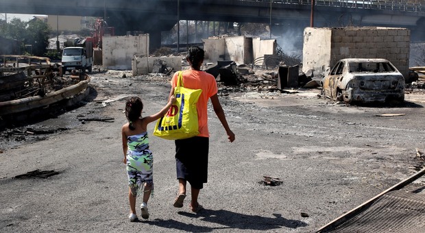 Napoli, campi rom spuntati ovunque: oltre 2mila abitanti, l'ira dei residenti