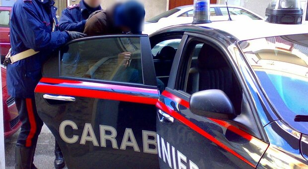 Napoli, cocaina e oltre 2.500 euro tra i viali del Policlinico: arrestato