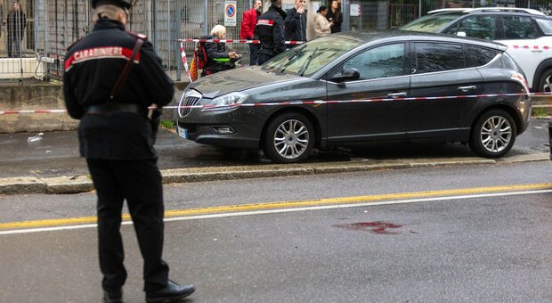 Sparatoria a Milano in viale Marche, 39enne colpito alle gambe da 4 colpi di pistola. Caccia al fuggitivo