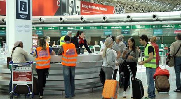 Aeroporti, sciopero Enav: a Fiumicino cancellate 100 partenze, 85 sono Alitalia