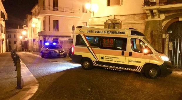 San Benedetto, parapiglia per lo scooter nella Ztl: in due al pronto soccorso
