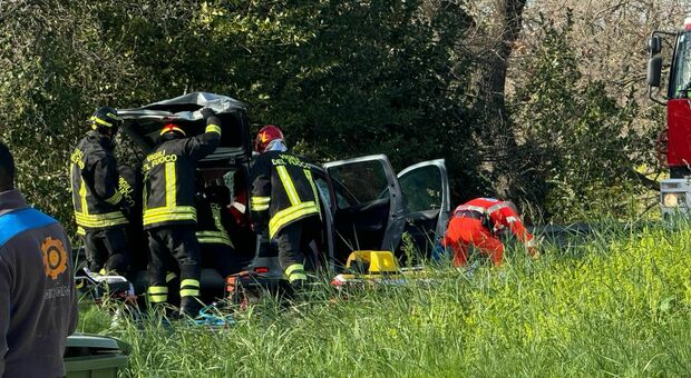 Senigallia, incidente sull'Arceviese. Frontale tra due auto, 4 feriti
