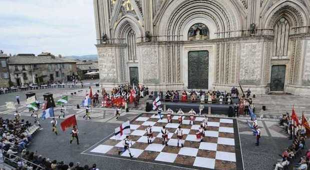 Partita a scacchi e gastronomia in vetrina a Orvieto