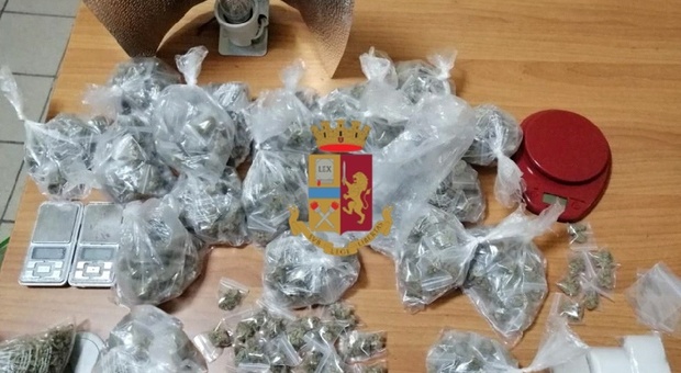 Spaccio di droga a Secondigliano, arrestato pusher col carico di marijuana