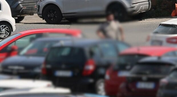 «Paga o ti rovino l'auto», parcheggiatore abusivo condannato a 16 mesi per estorsione