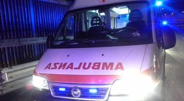 Frontale nella notte a Mugnano: tra due auto, feriti diversi ragazzi