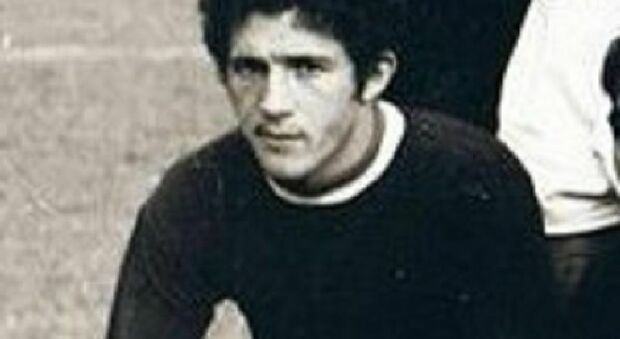 Angelo Carella, morto il giocatore del Lecce negli anni '70. Conquistò la serie A con il Bari