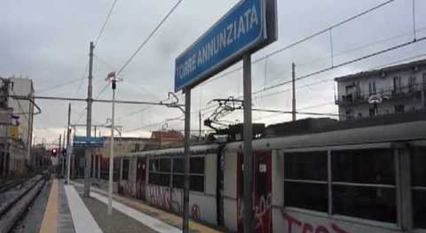 Shopping e biglietti del treno acquistati con soldi falsi, la Polfer stana  un 22enne